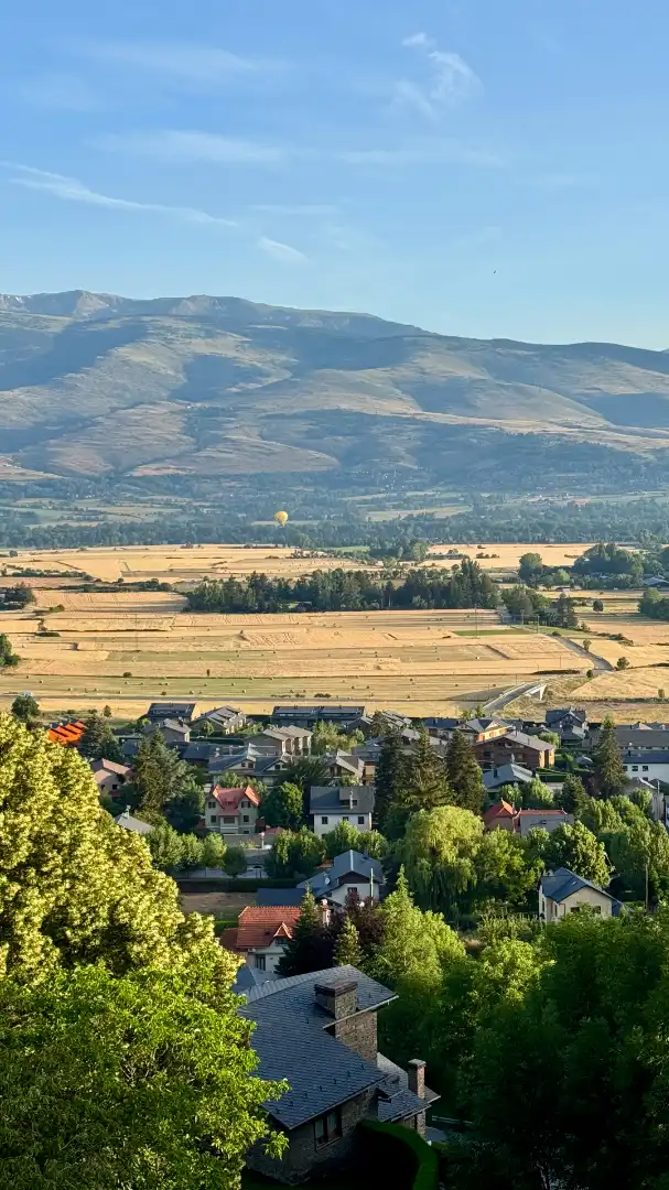 Vista exterior de Dúplex de lloguer en Alp amb Calefacció, Parquet i Terrassa