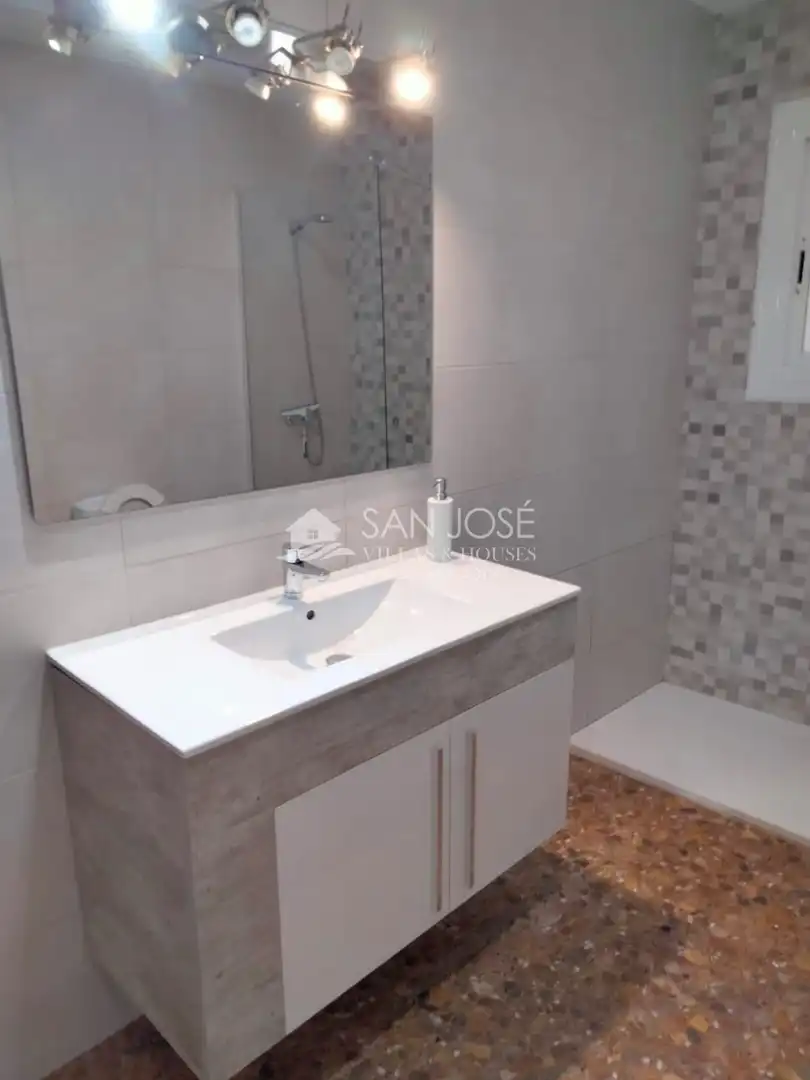Bany de Casa o xalet en venda en Elche / Elx amb Jardí privat, Terrassa i Traster