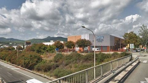 Parcela industrial en venta en Mataró con ubicación estratégica y fàcil acceso