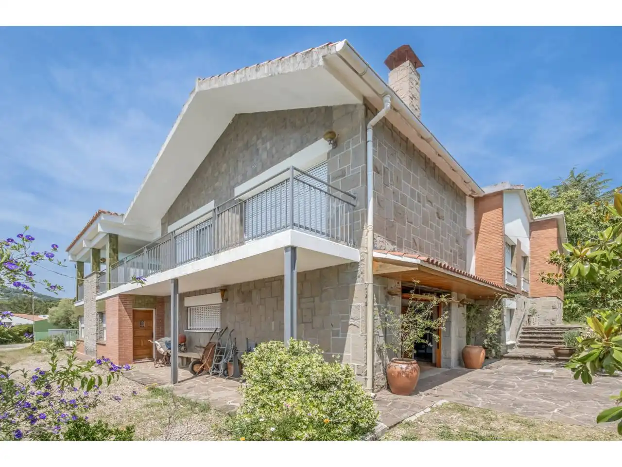 Außenansicht von Haus oder Chalet zum Verkauf in Matadepera mit Heizung, Privatgarten und Terrasse