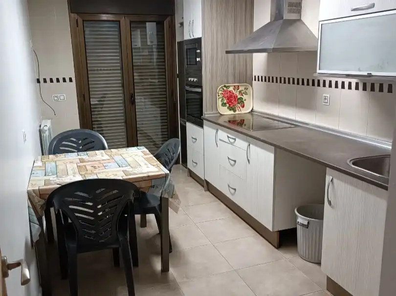 Küche von Wohnung zur Miete in Lécera mit Privatgarten, Terrasse und Abstellraum