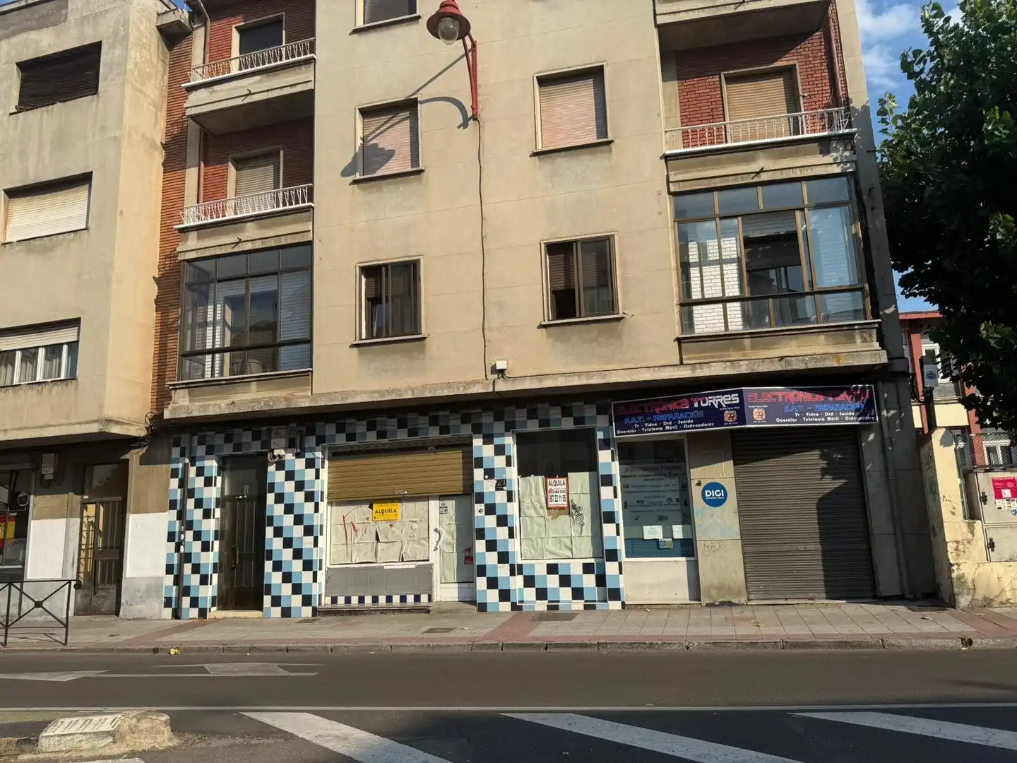 Locale commerciale in affitto a Calle Serna