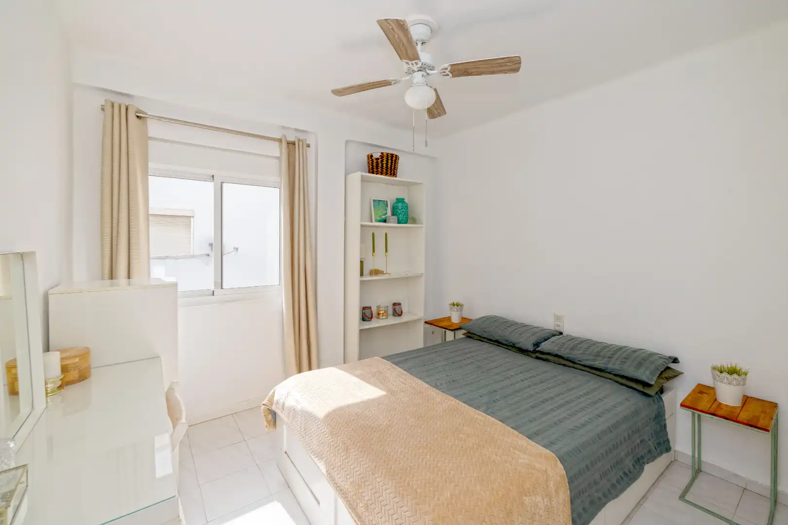 Bedroom of Flat for sale in Málaga  with Air Conditioner, Heating and Terrace
