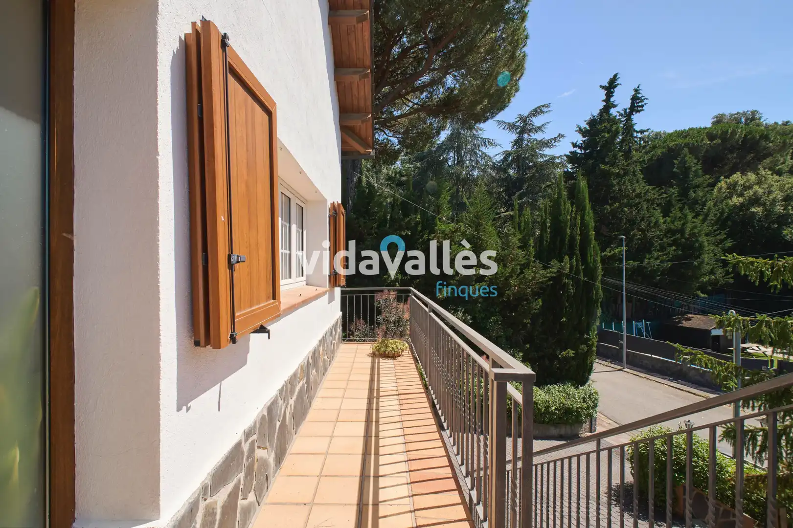 Vista exterior de Casa o xalet en venda en Vallgorguina amb Aire condicionat, Calefacció i Jardí privat
