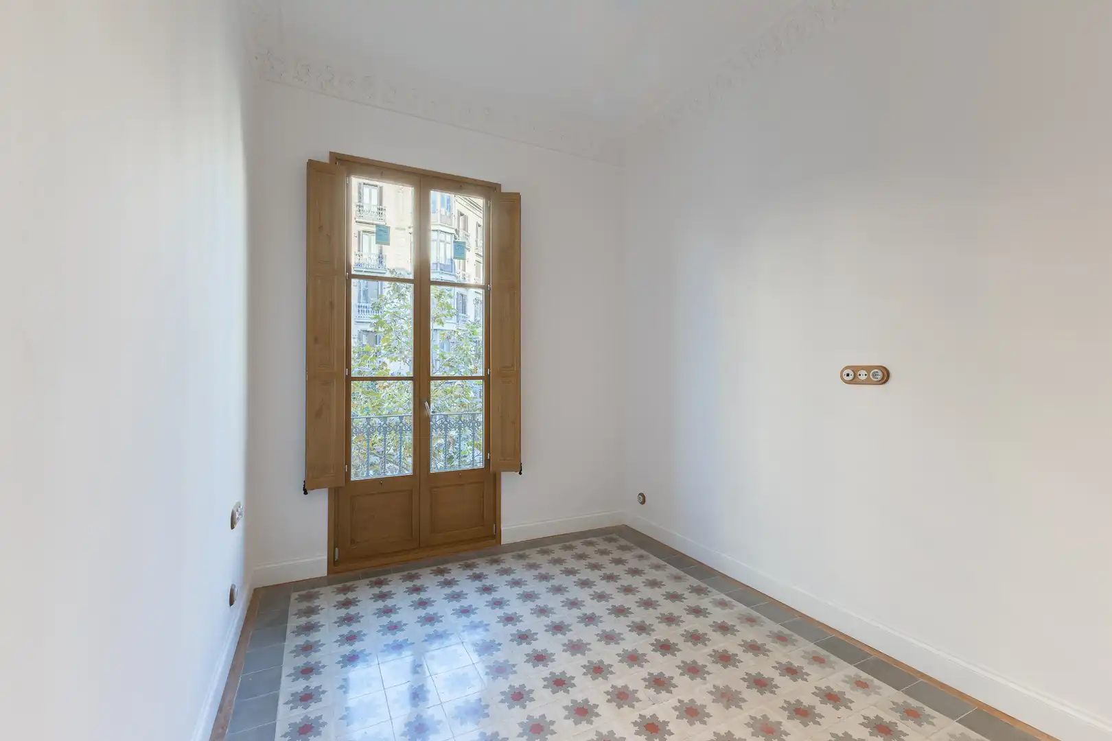 Wohnung zum Verkauf in Barcelona mit Klimaanlage, Heizung und Balkon