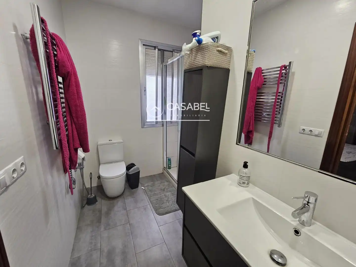 Badezimmer von Wohnung zur Miete in Córdoba mit Terrasse und Möbliert