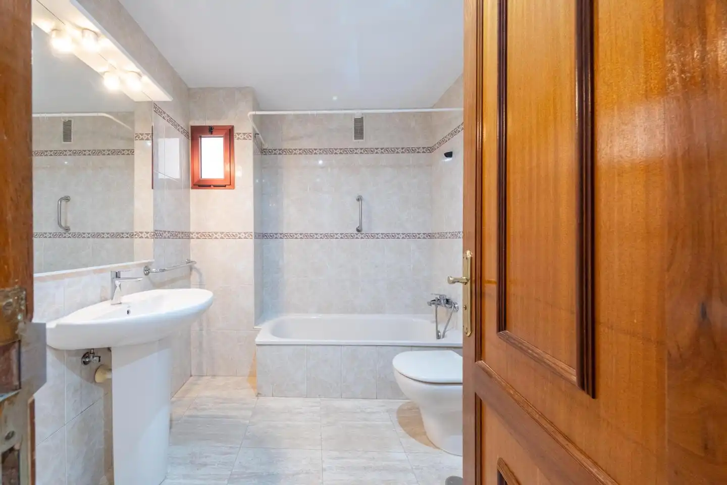 Flat for rent in Calle Bravo Murillo, 3, Triana