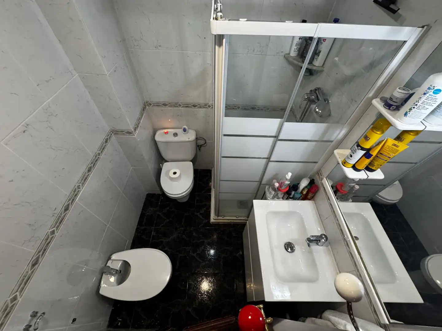 Bany de Pis en venda en L'Hospitalet de Llobregat amb Calefacció i Terrassa