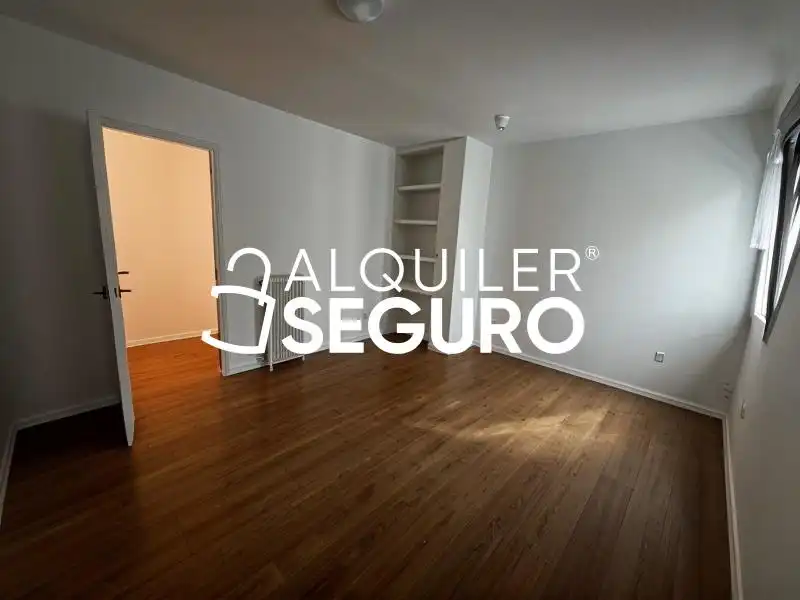 Dormitori de Pis de lloguer en Madrid amb Calefacció i Terrassa