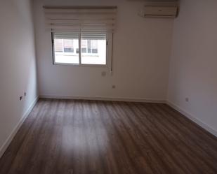 Dormitori de Apartament de lloguer en Ciudad Real Capital amb Aire condicionat