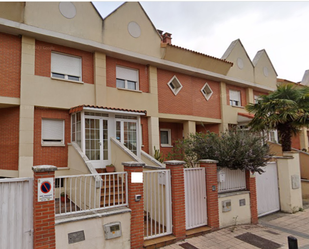 Vista exterior de Casa adosada en venda en Arroyo de la Encomienda amb Aire condicionat i Terrassa