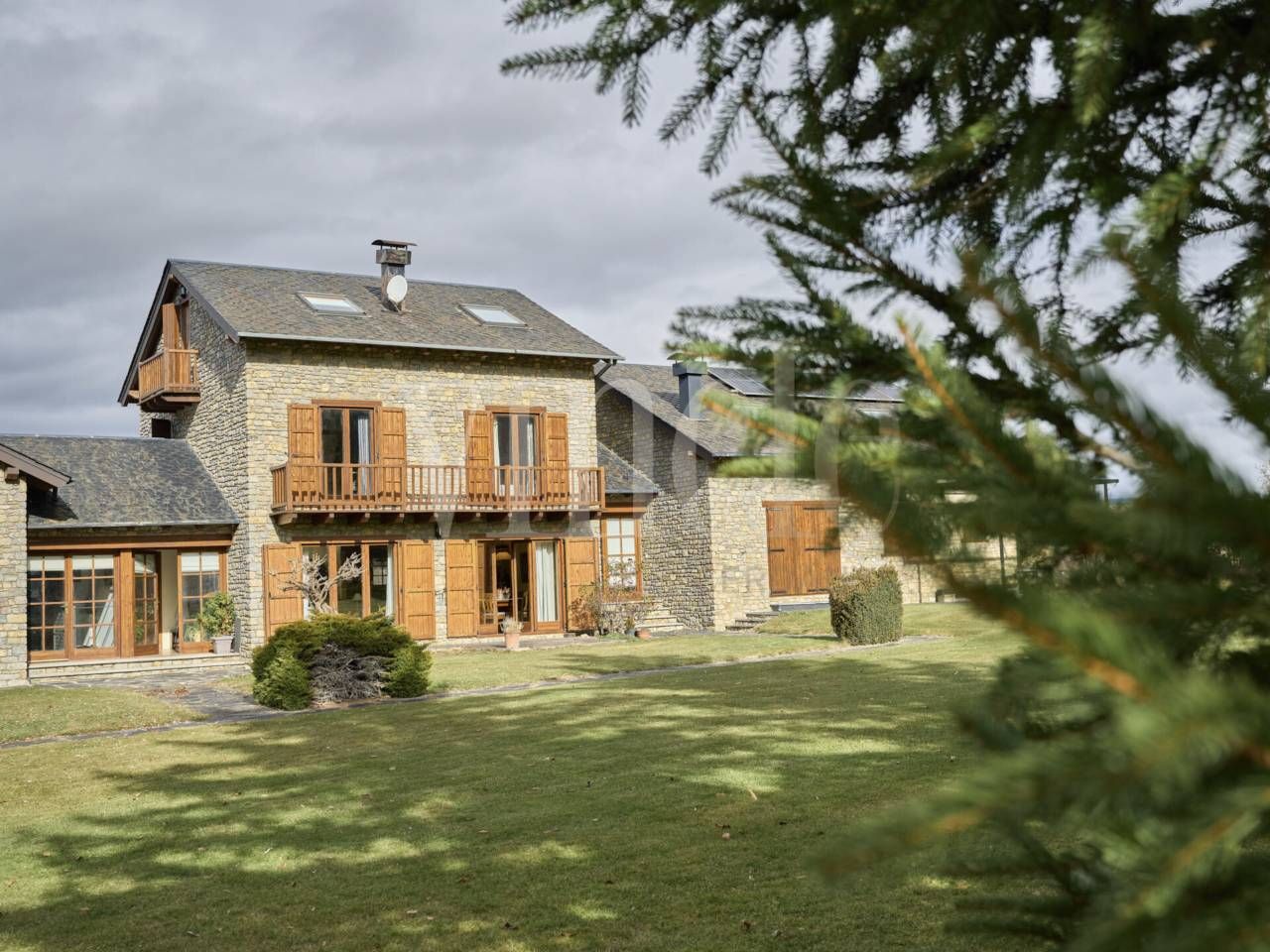 Außenansicht von Einfamilien-Reihenhaus zum Verkauf in Puigcerdà mit Heizung, Parkett und Terrasse