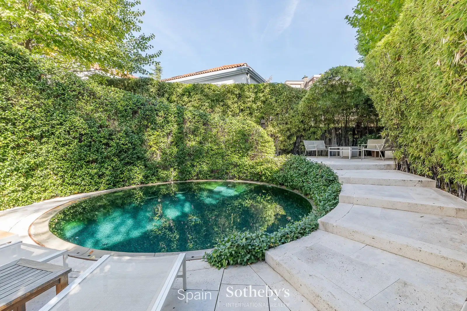 Swimming pool of Houses for sale in Madrid  with Air Conditioner, Heating and Private garden