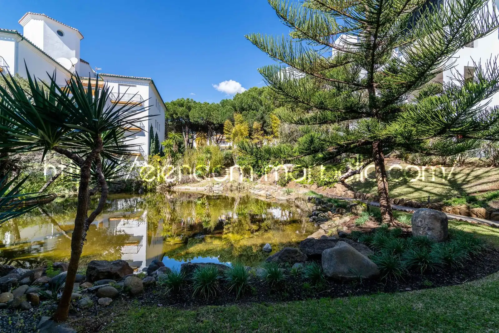 Garden of Attic for sale in Marbella  with Air Conditioner, Heating and Oven