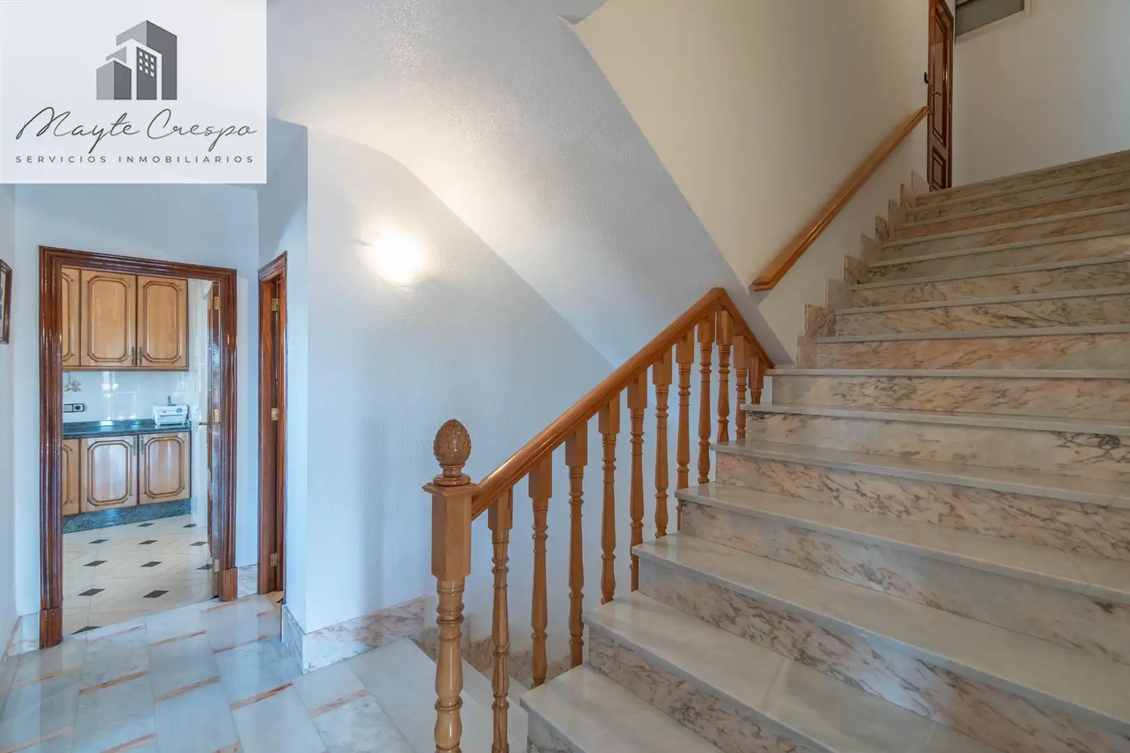 Casa adosada en venta en Jun con Terraza, Amueblado y Alarma