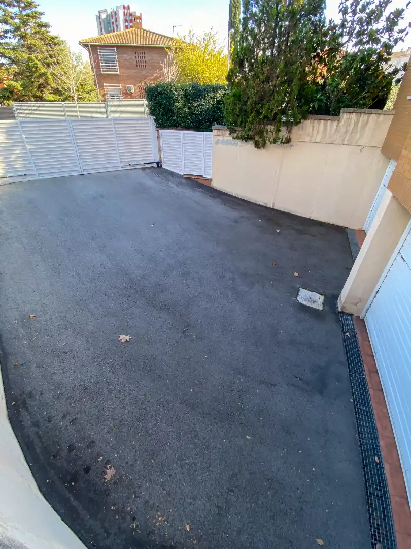 Parking de Casa adosada en venta en Cerdanyola del Vallès con Aire acondicionado, Calefacción y Jardín privado