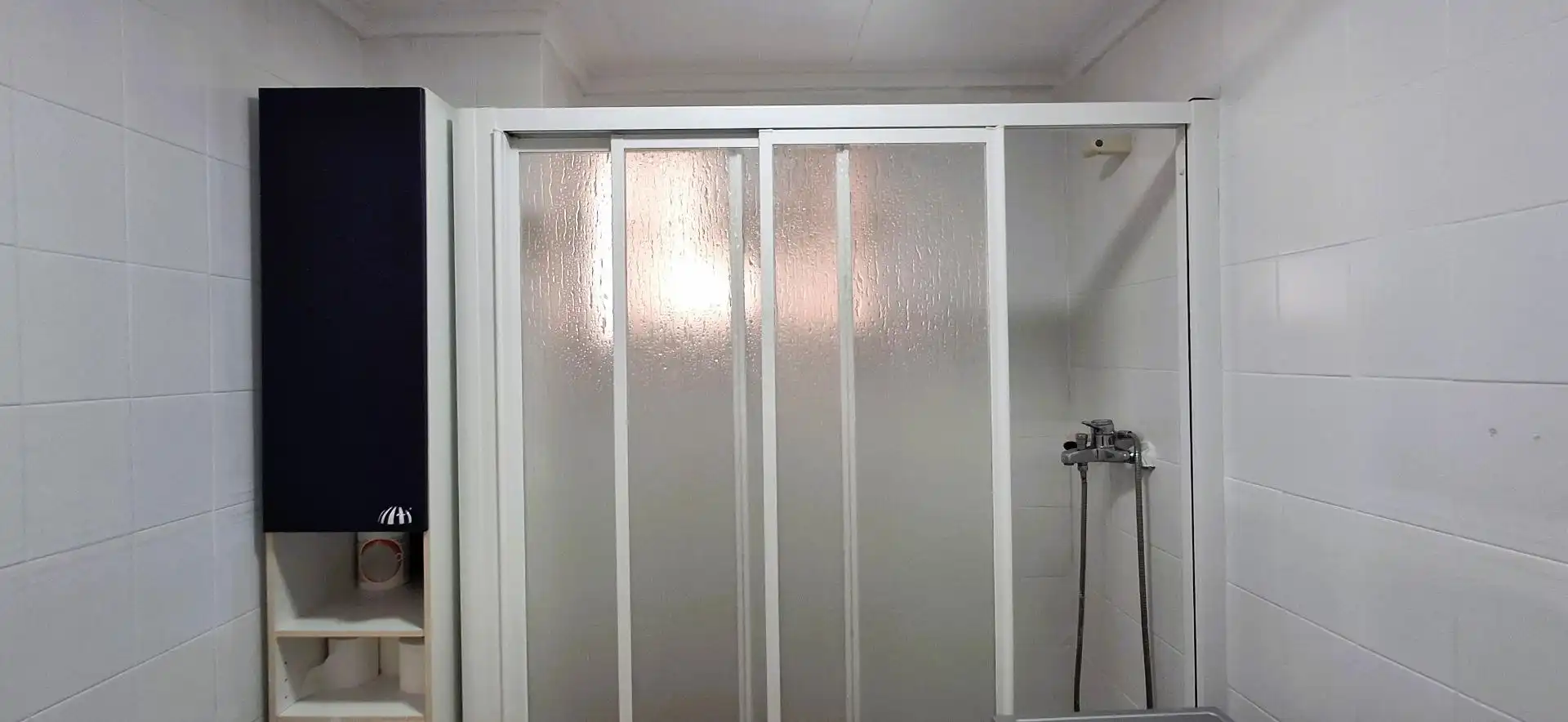 Badezimmer von Erdgeschoss zur Miete in Orihuela mit Klimaanlage, Privatgarten und Terrasse