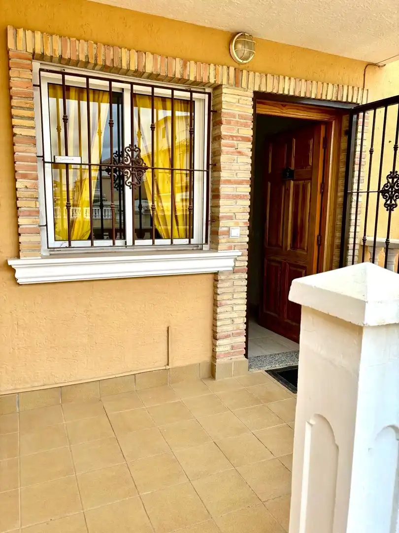 Vista exterior de Casa adosada de alquiler en Rojales con Aire acondicionado y Terraza