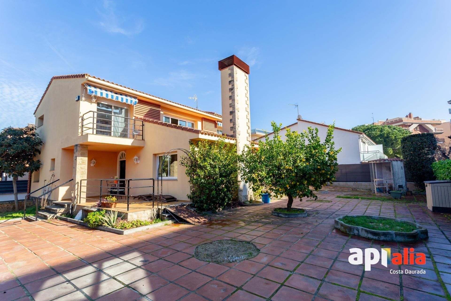 Exterior view of House or chalet for sale in Salou  with Heating, Private garden and Parquet flooring