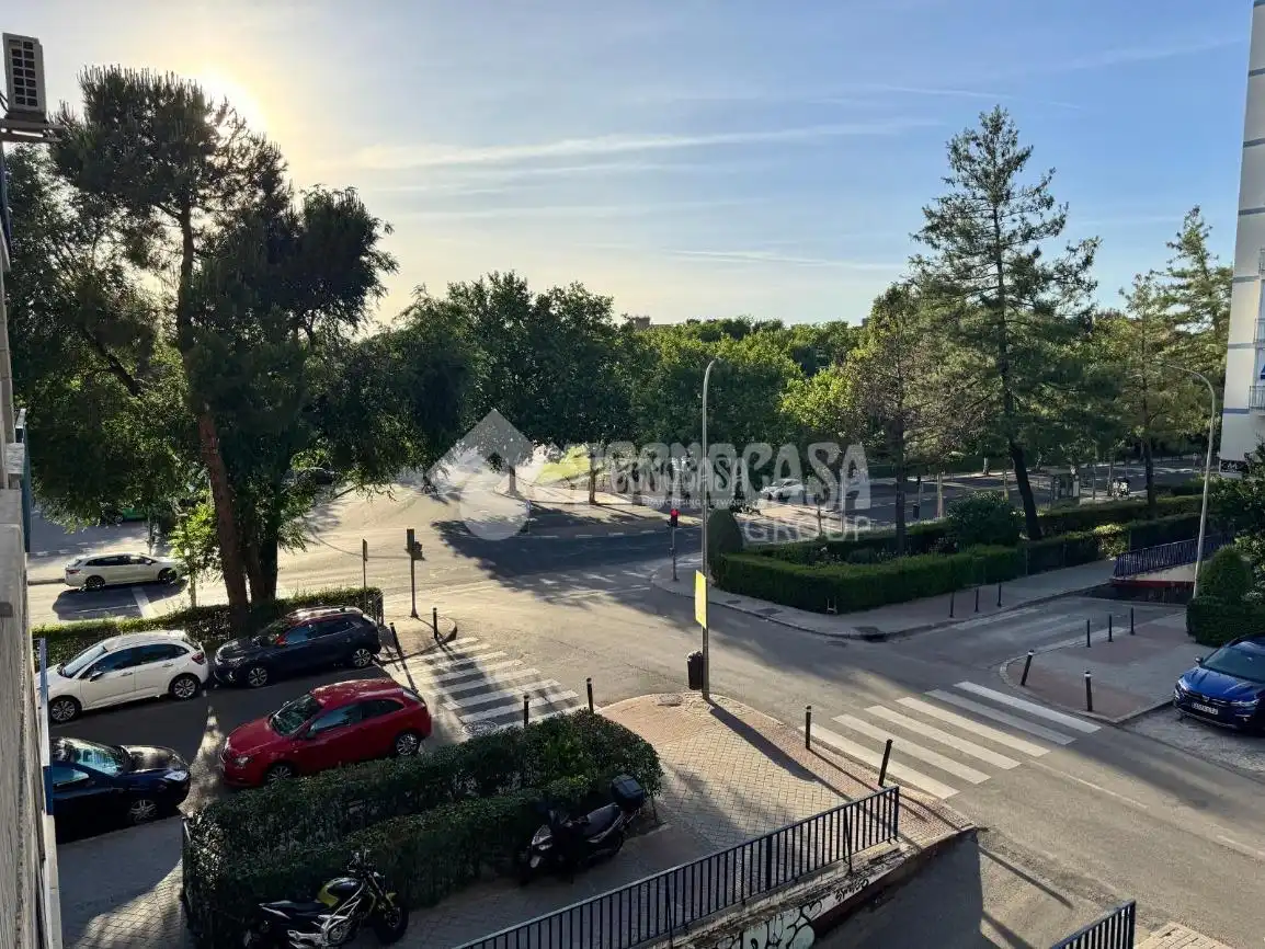 Vista exterior de Pis en venda en Madrid amb Calefacció i Terrassa