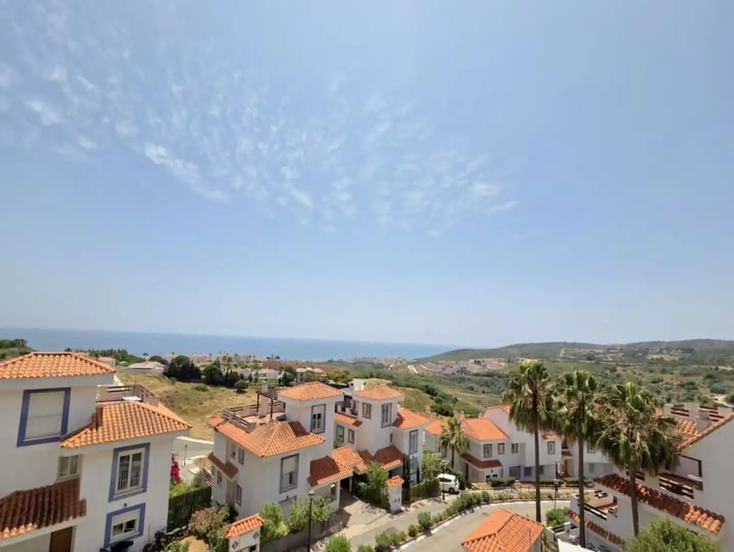 Außenansicht von Dachboden zum Verkauf in Manilva mit Klimaanlage, Terrasse und Möbliert