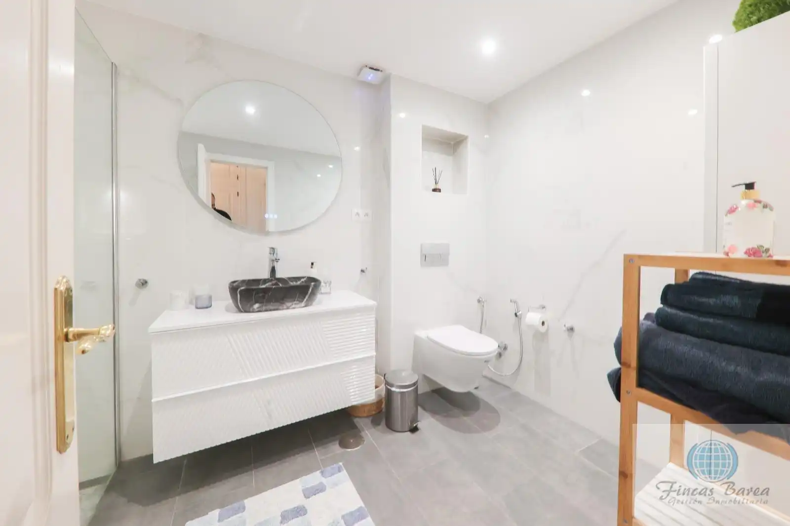 Bathroom of Houses for sale in Mijas  with Air Conditioner, Terrace and Storage room