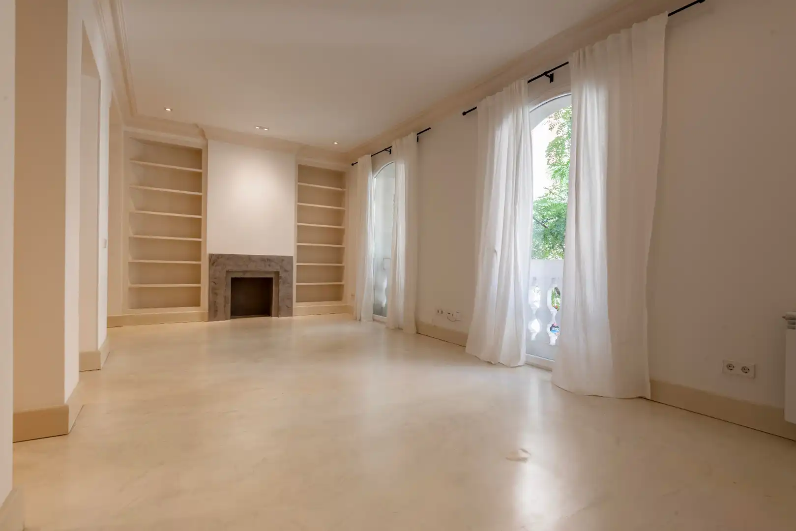 Living room of Flat for rent in Madrid  with Air Conditioner, Heating and Parquet flooring