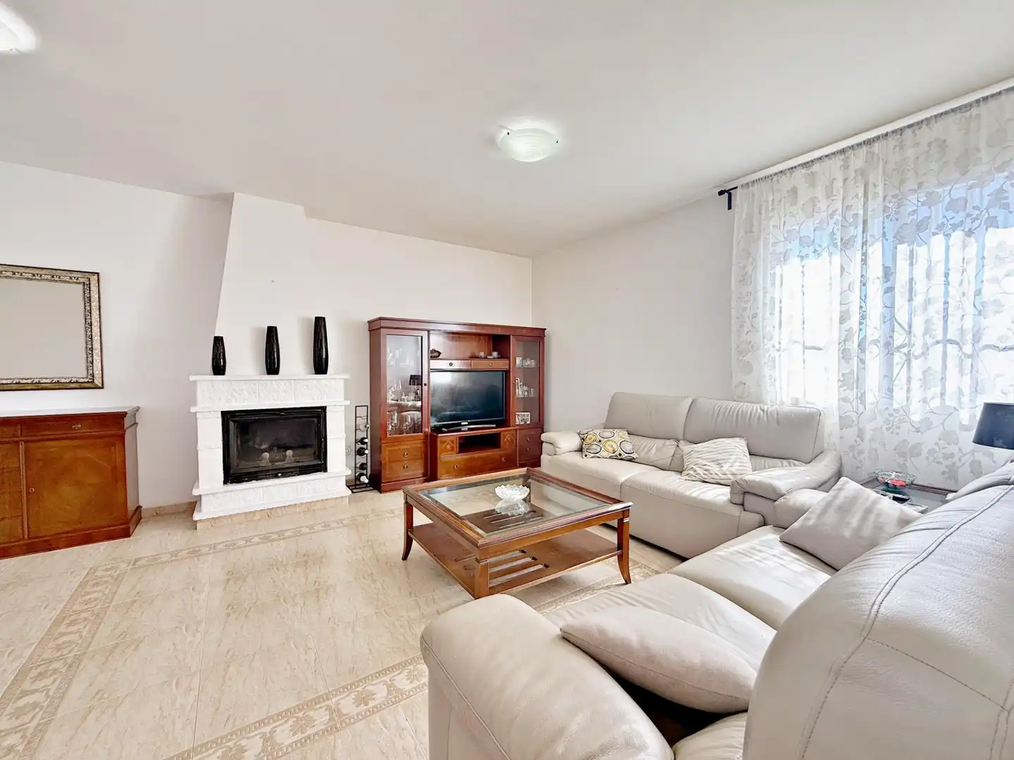 Sala d'estar de Casa o xalet en venda en Llíria amb Aire condicionat, Calefacció i Jardí privat