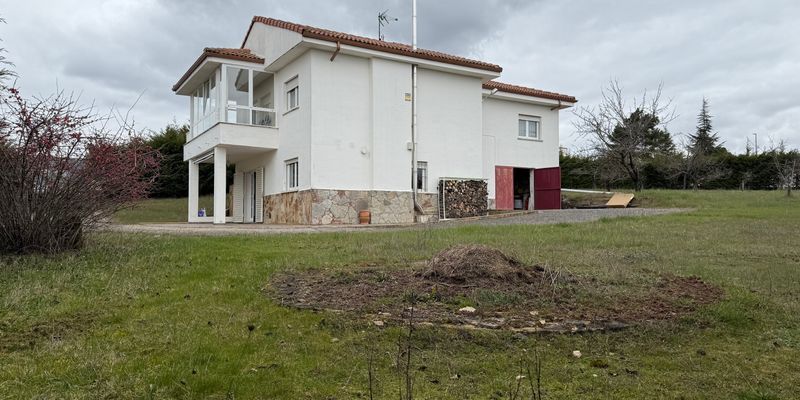 House or chalet for sale in Calle Reino de León, Garrafe de Torío