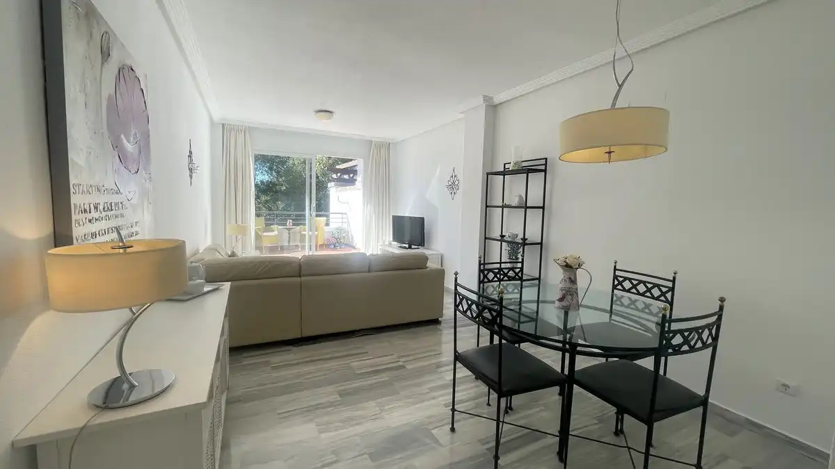 Sala de estar de Ático en venta en Benahavís con Aire acondicionado, Terraza y Amueblado