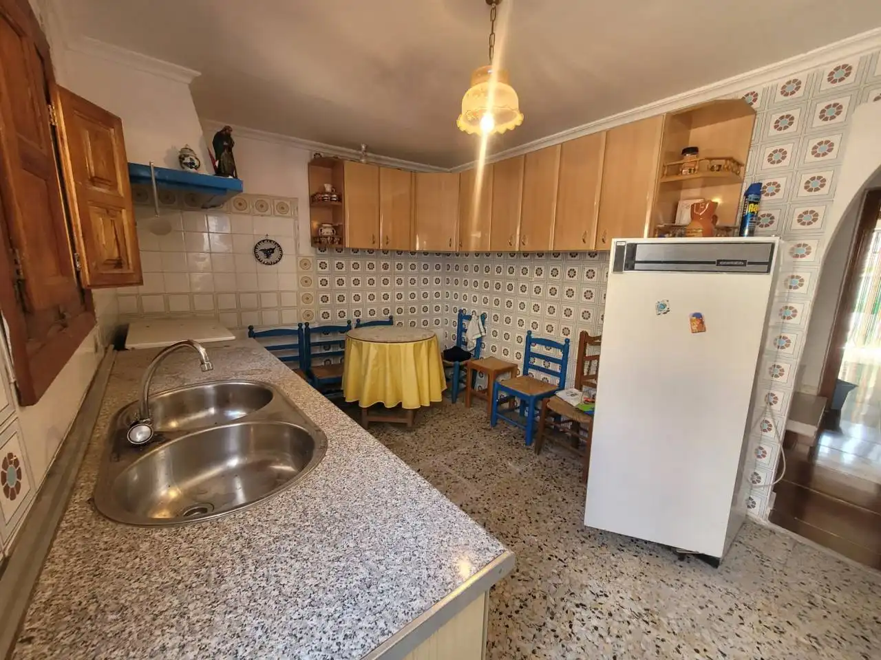 Cuina de Casa o xalet en venda en Baza amb Jardí privat, Terrassa i Moblat