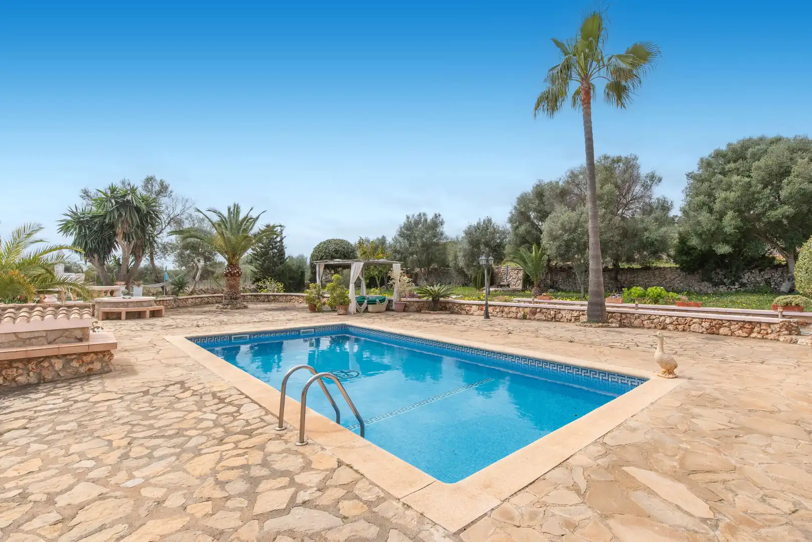 Schwimmbecken von Country house zum Verkauf in Manacor mit Klimaanlage, Heizung und Terrasse