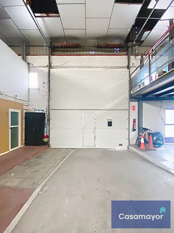 Parkplatz von Fabrikhallen zum Verkauf in Alicante / Alacant