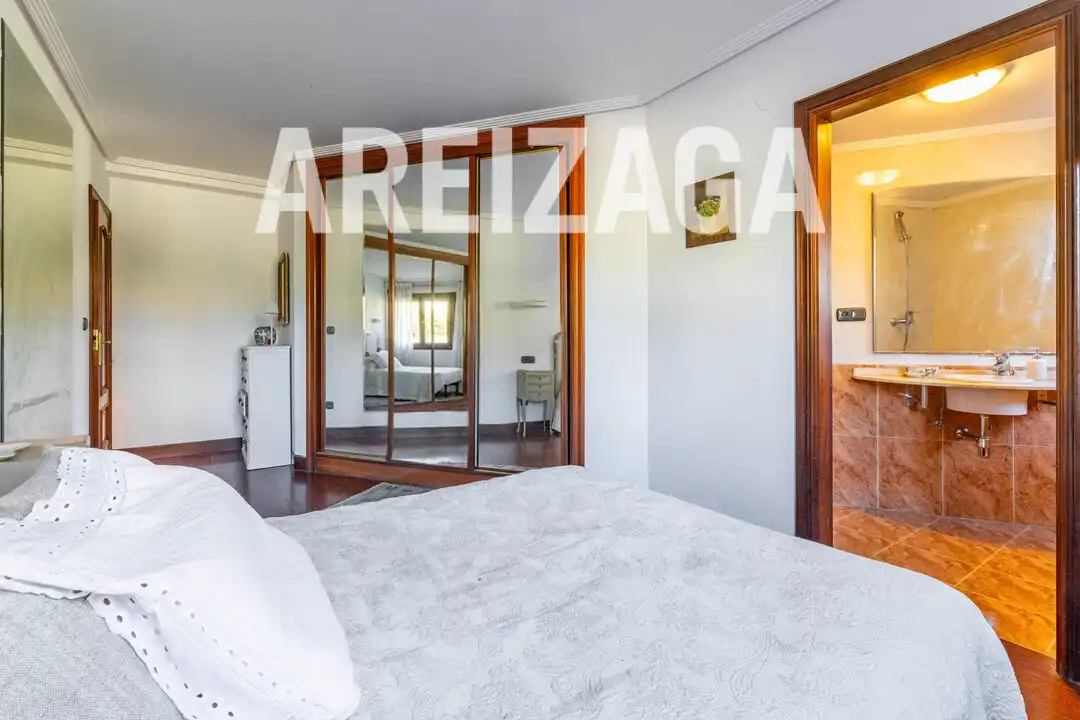 Bedroom of Flat for sale in Donostia - San Sebastián   with Heating, Private garden and Terrace