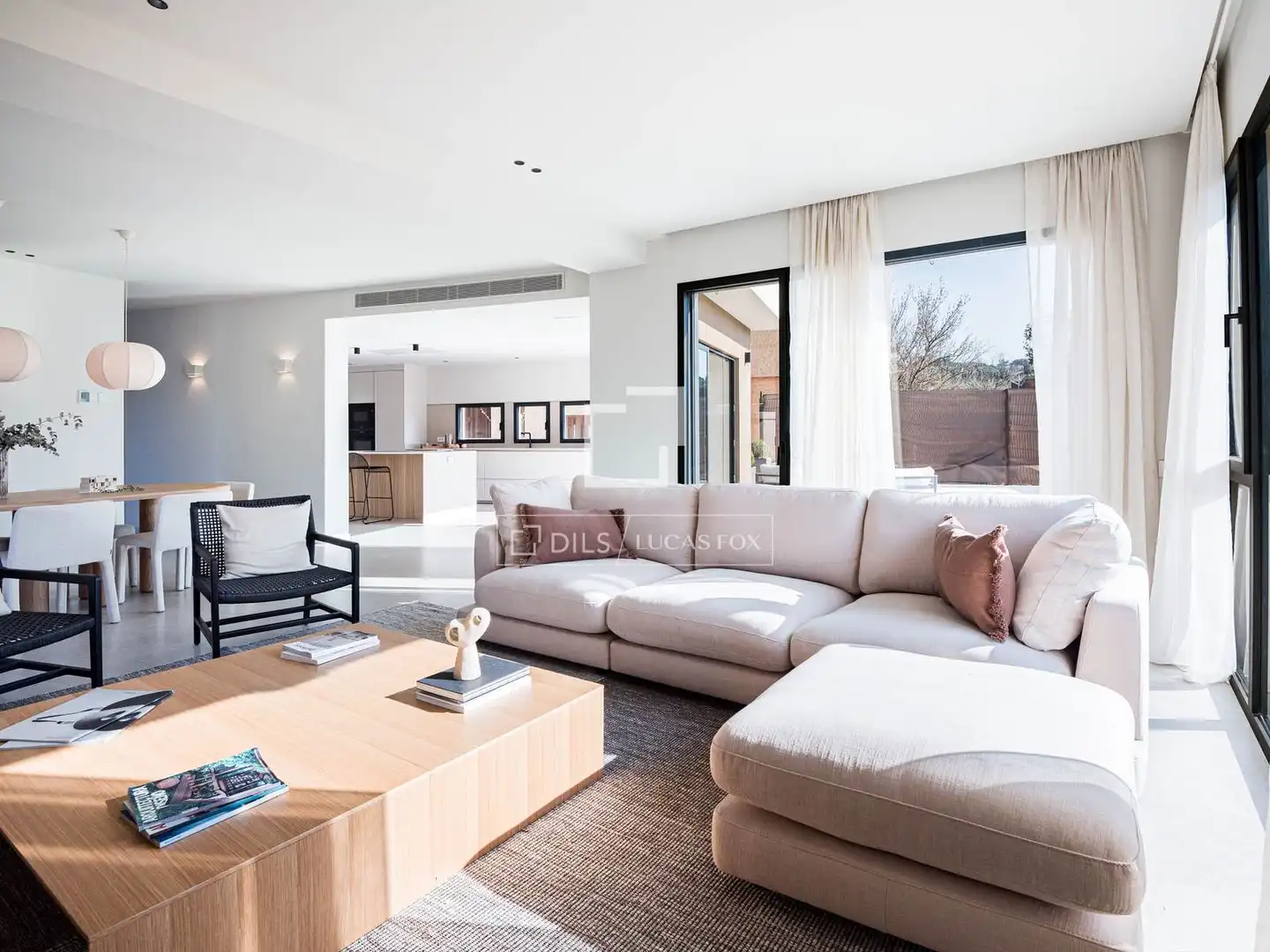 Sala d'estar de Casa o xalet en venda en Sant Cugat del Vallès amb Aire condicionat, Calefacció i Jardí privat