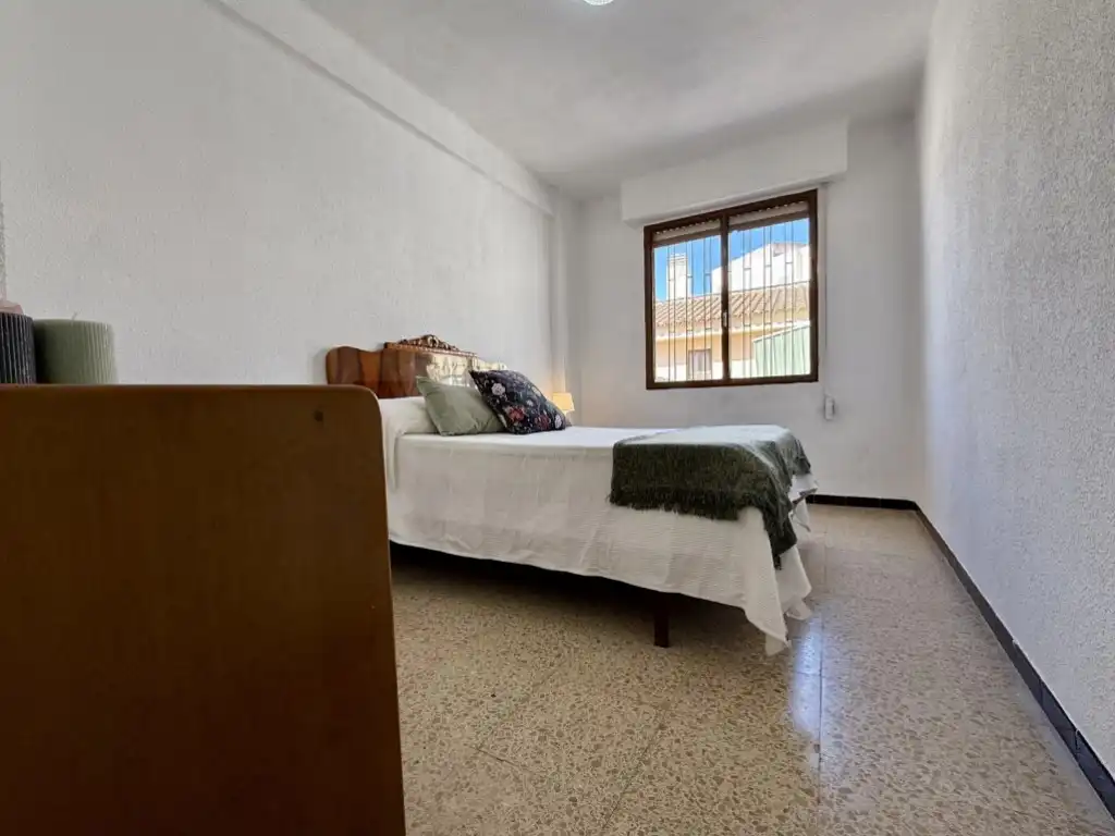 Schlafzimmer von Wohnung zum Verkauf in Benicasim / Benicàssim mit Waschmaschine und Balkon