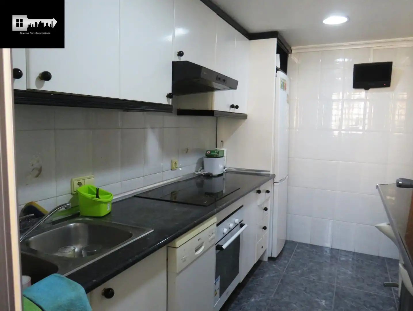 Cocina de Piso en venta en Alicante / Alacant con Aire acondicionado, Calefacción y Jardín privado