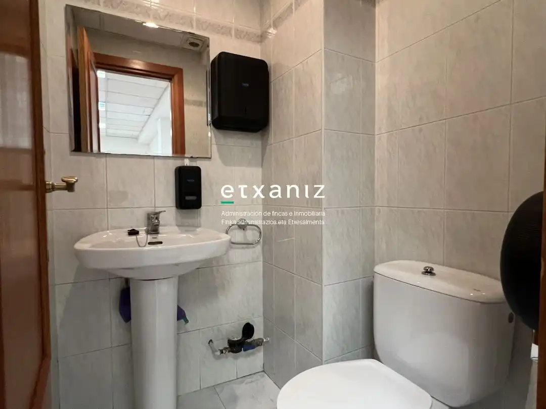 Baño de Oficina de alquiler en Donostia - San Sebastián 
