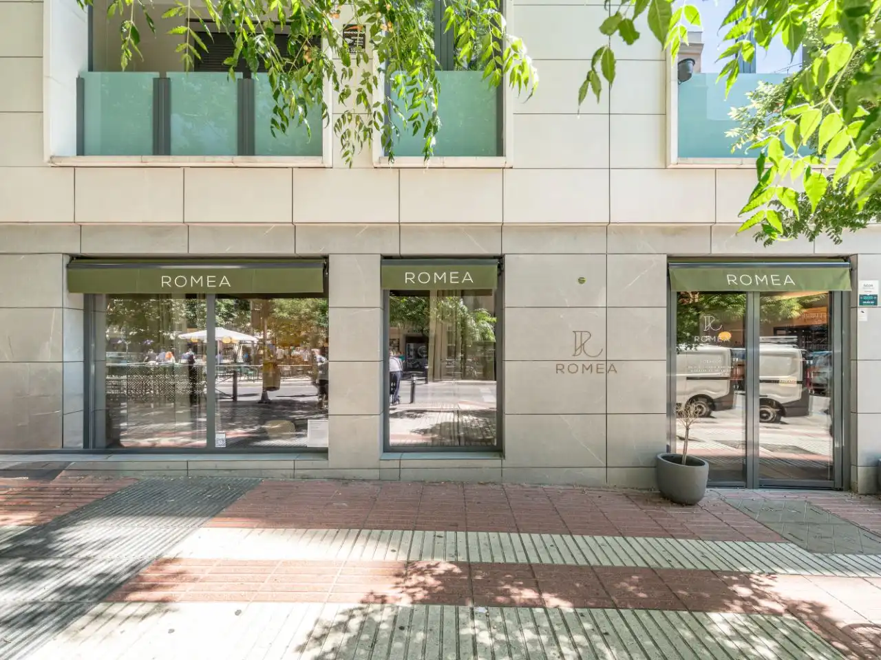 Vista exterior de Local en traspaso en Madrid con Aire acondicionado, Calefacción y Terraza