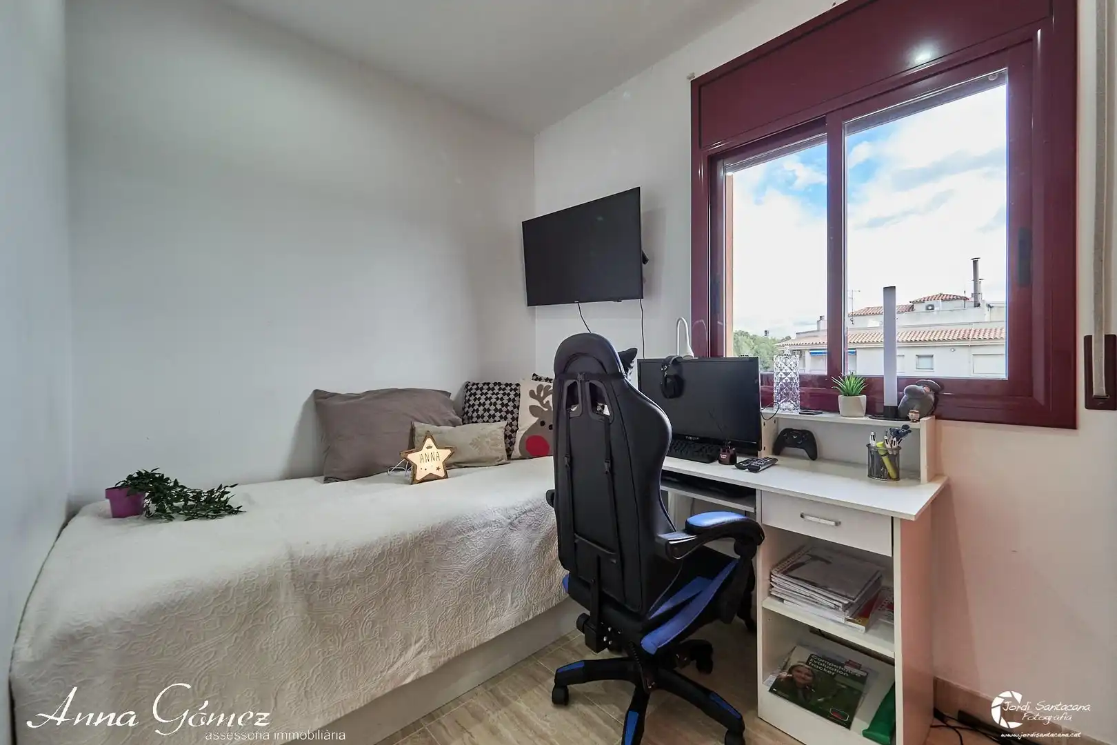 Schlafzimmer von Dachboden zum Verkauf in Calafell mit Heizung, Terrasse und Gemeinschaftspool