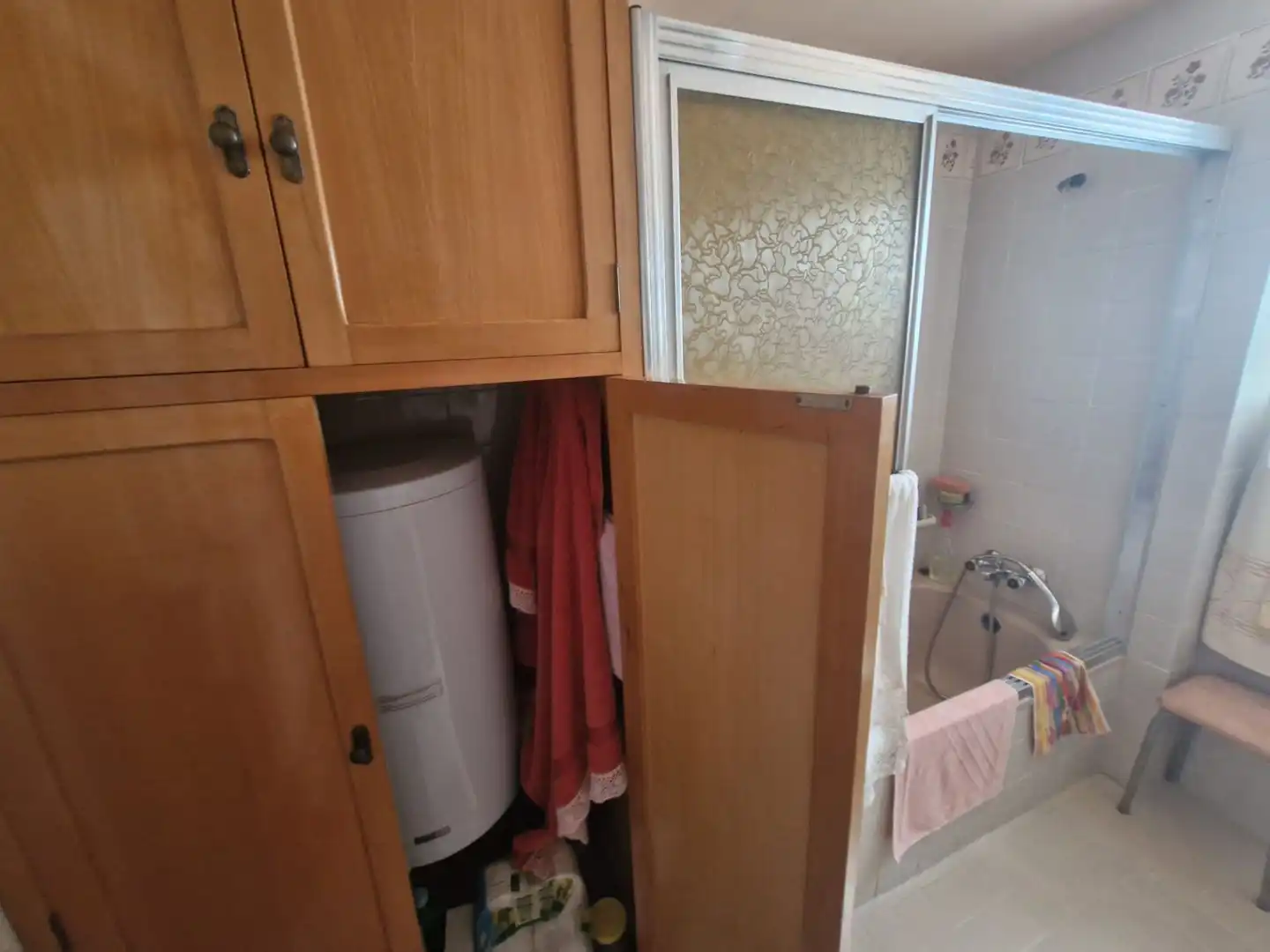 Badezimmer von Wohnung zum Verkauf in La Línea de la Concepción mit Terrasse und Möbliert