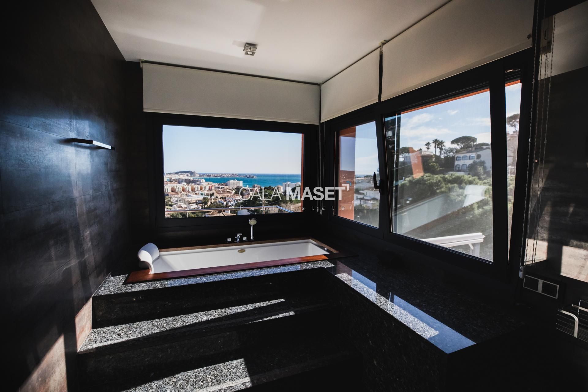 Bany de Casa o xalet en venda en Calonge i Sant Antoni amb Calefacció, Jardí privat i Terrassa