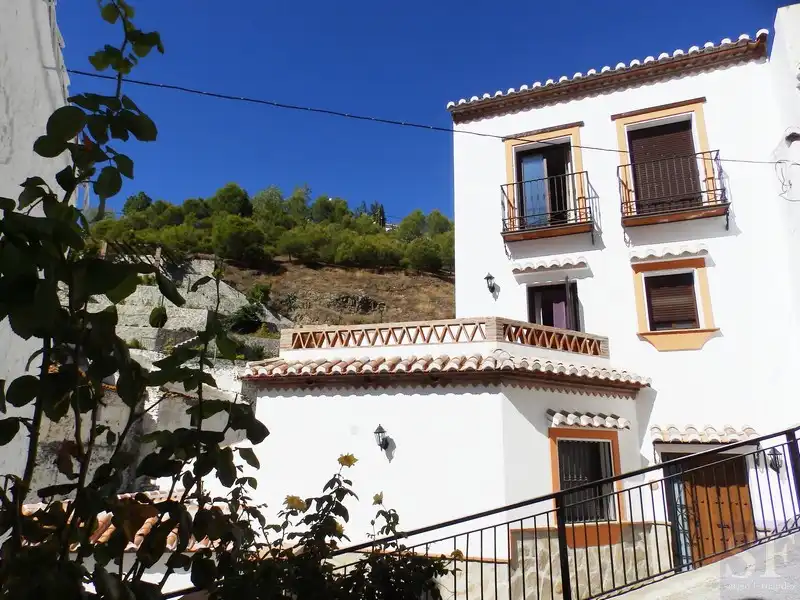 Adossat en venda a Salares