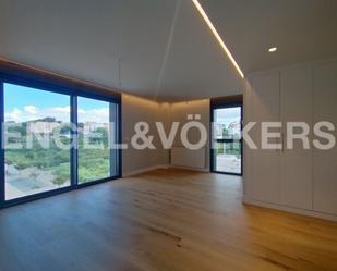 Sala d'estar de Apartament de lloguer en Pontevedra Capital  amb Aire condicionat, Calefacció i Parquet