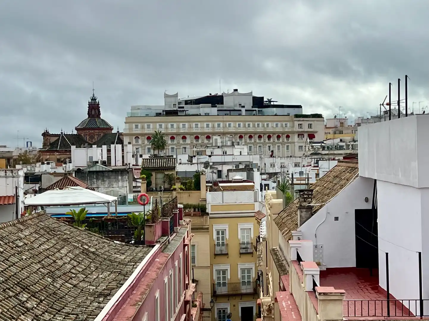 Vista exterior de Casa o xalet en venda en Sevilla amb Aire condicionat, Calefacció i Jardí privat