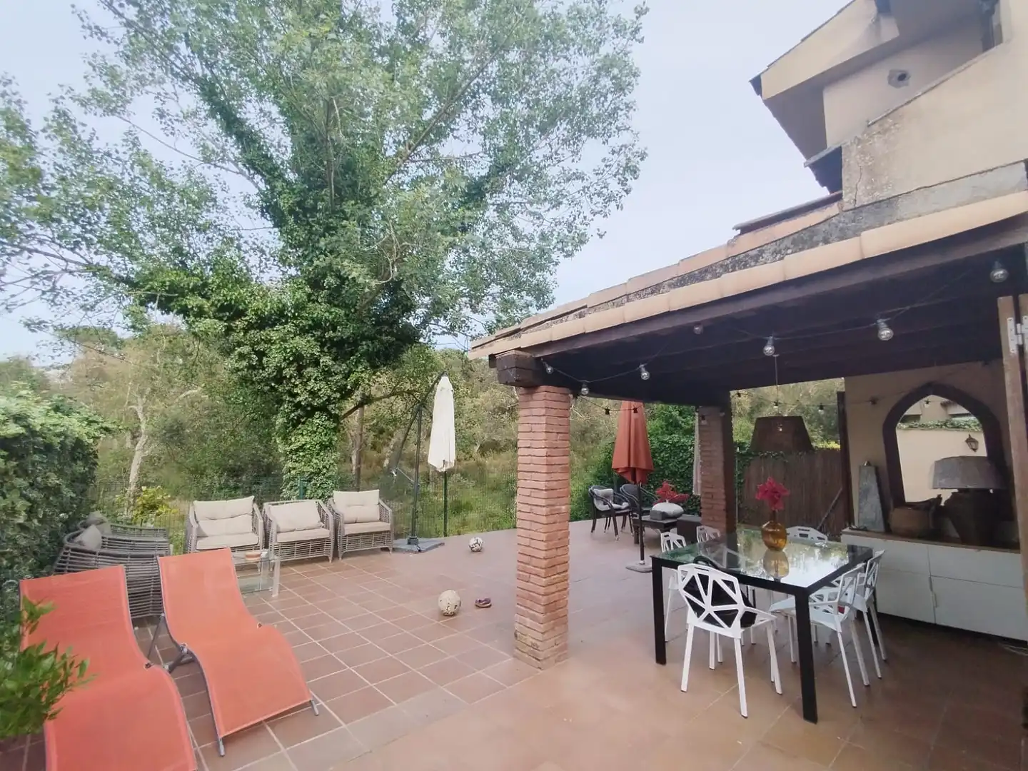 Terrasse von Einfamilien-Reihenhaus zum Verkauf in Santa Cristina d'Aro mit Heizung und Terrasse