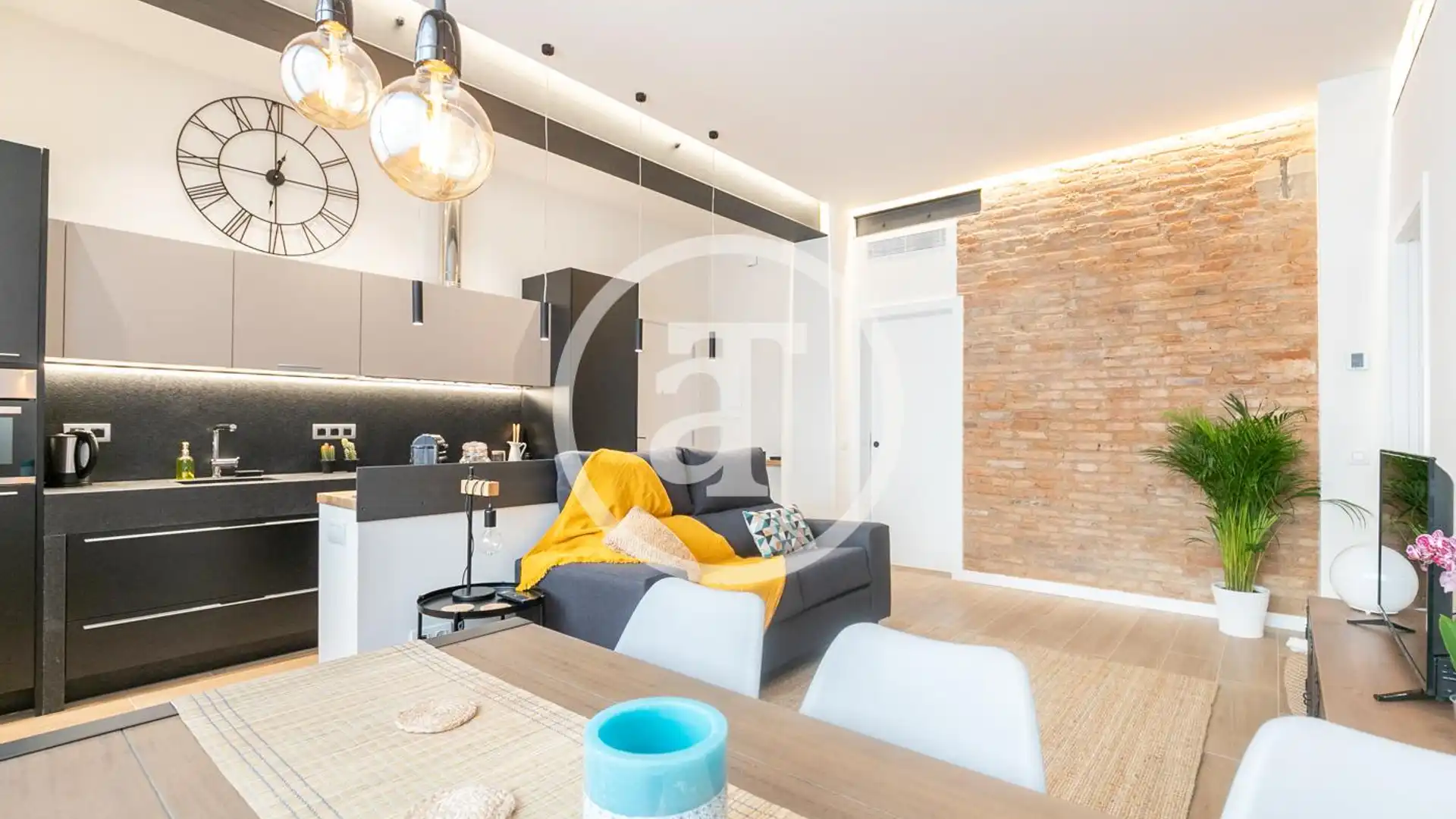 Flat for rent in Carrer de Lorenzale, El Camp de l'Arpa del Clot