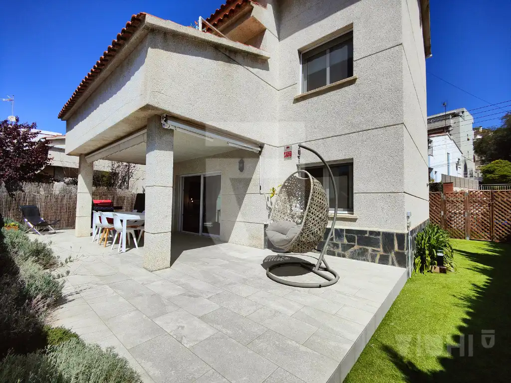 Terrassa de Casa o xalet en venda en El Masnou amb Aire condicionat, Calefacció i Jardí privat