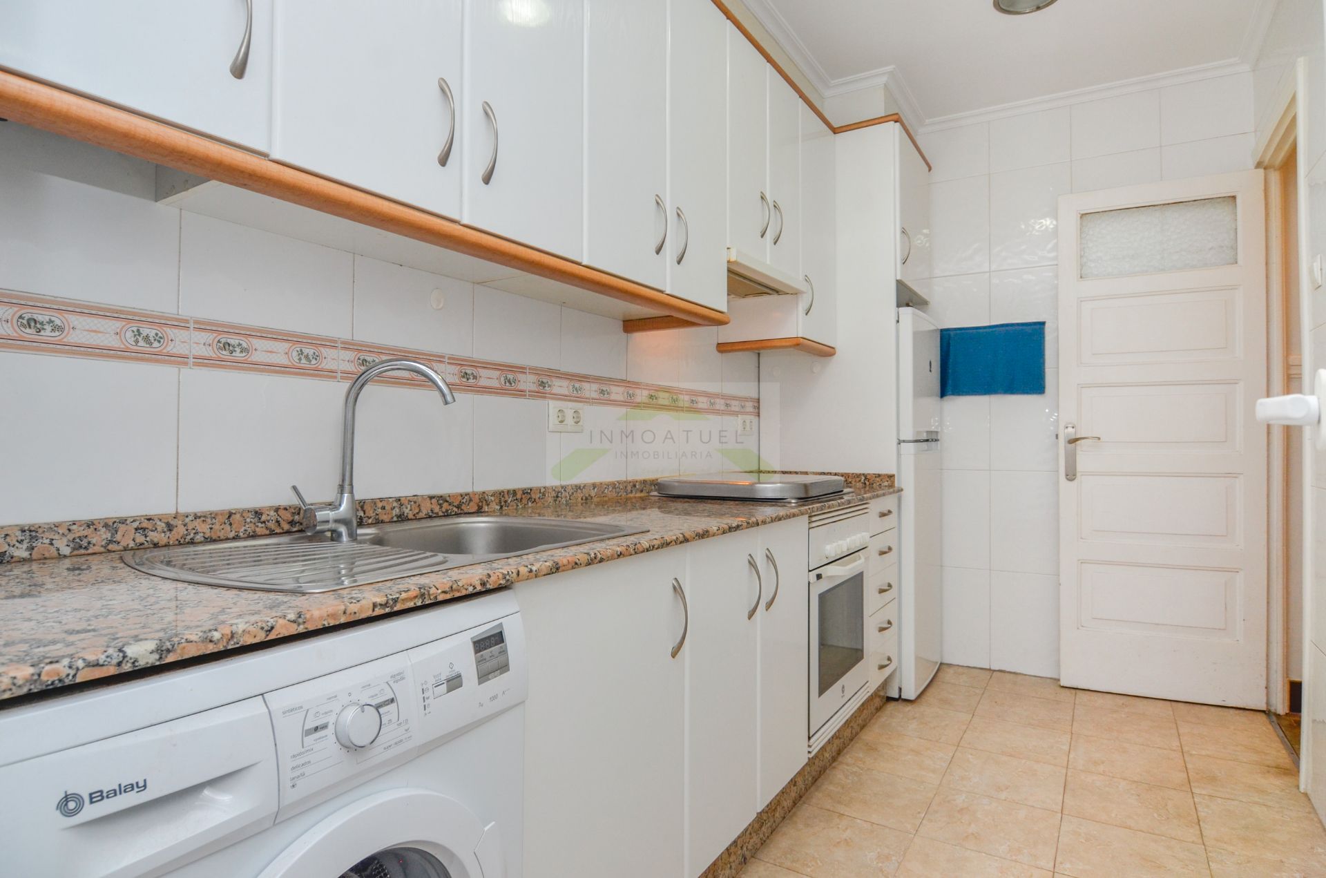 Kitchen of Flat to rent in A Coruña Capital   with Storage room, Oven and Washing machine