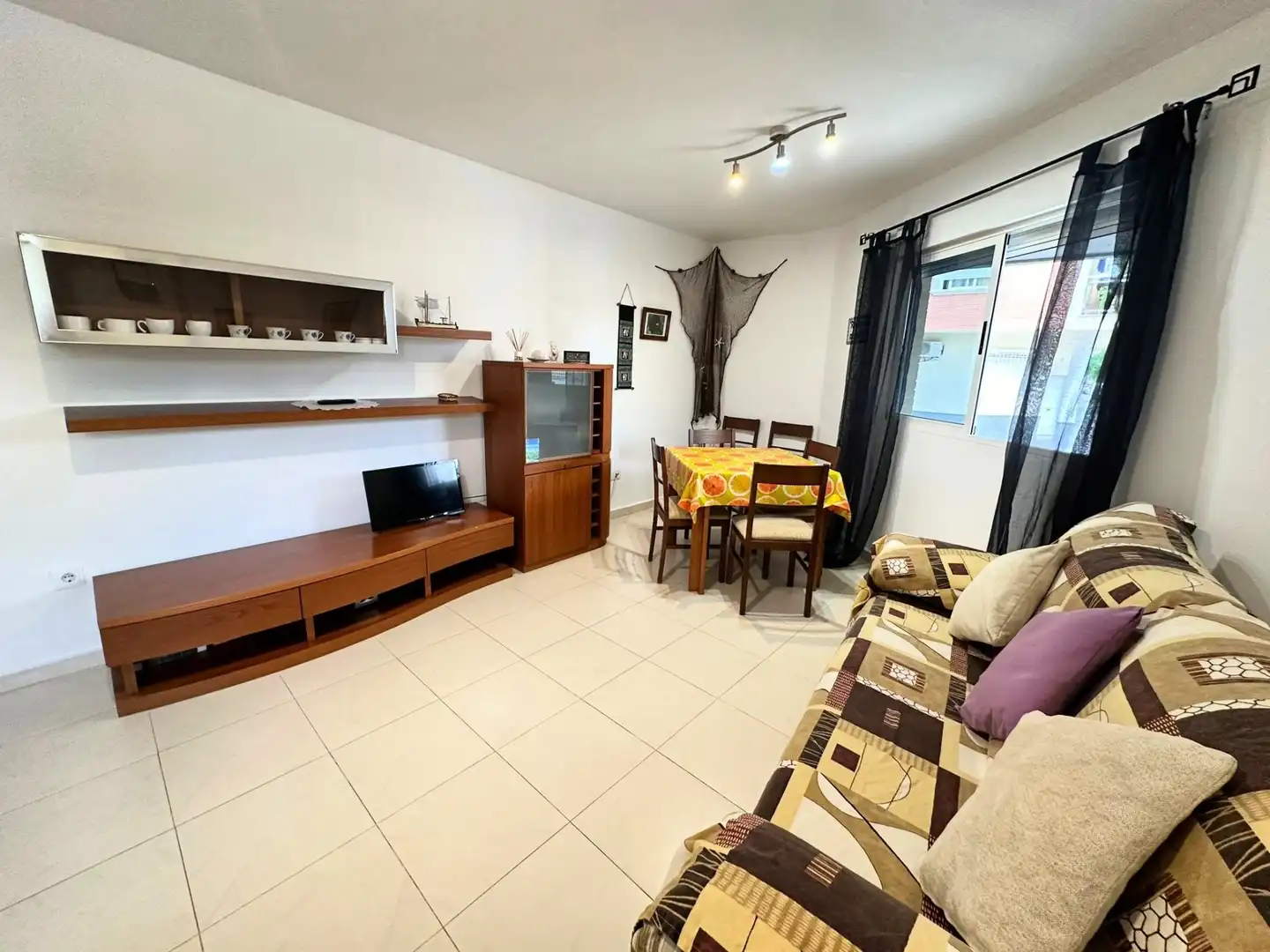 Erdgeschosswohnung mit Pool zur Miete in Carrer 9 d'Octubre 10, imagen 3
